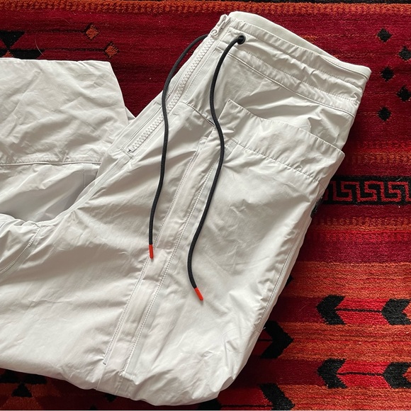 Nike ACG light grey cropped utility track pants size medium - Picture 3 of 16